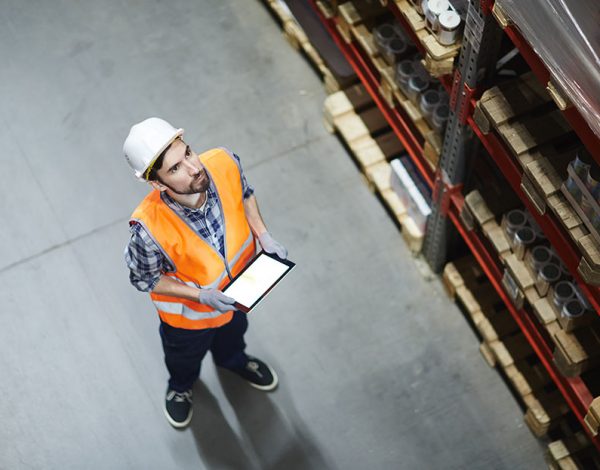 centro logístico con gestión de inventarios