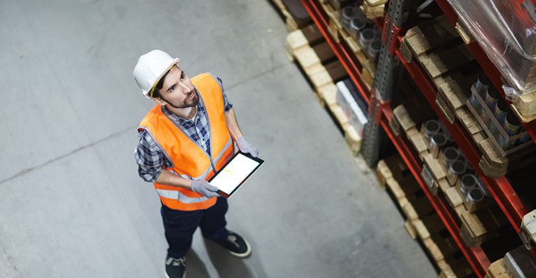 centro logístico con gestión de inventarios