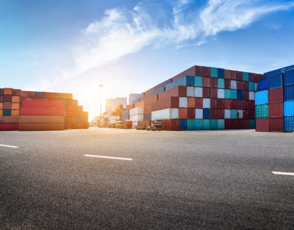 Diseña e implementa tu estrategia de cross dock de principio a fin con un centro logístico eficiente y a la medida de tus necesidades.