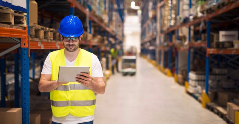 Haz que tus envíos sean gestionados con la sostenibilidad de un almacén comprometido con tu empresa y con tus productos.