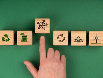 Descubre con BagSack los beneficios de un centro logístico sustentable y aplícalos a tu estrategia de principio a fin.